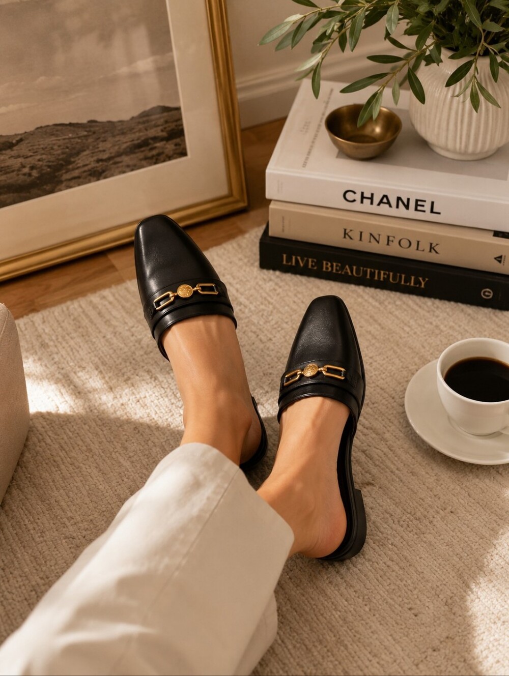 ✨ VINCE CAMUTO “Rechell” Black Leather Mules – Size 5M ✨